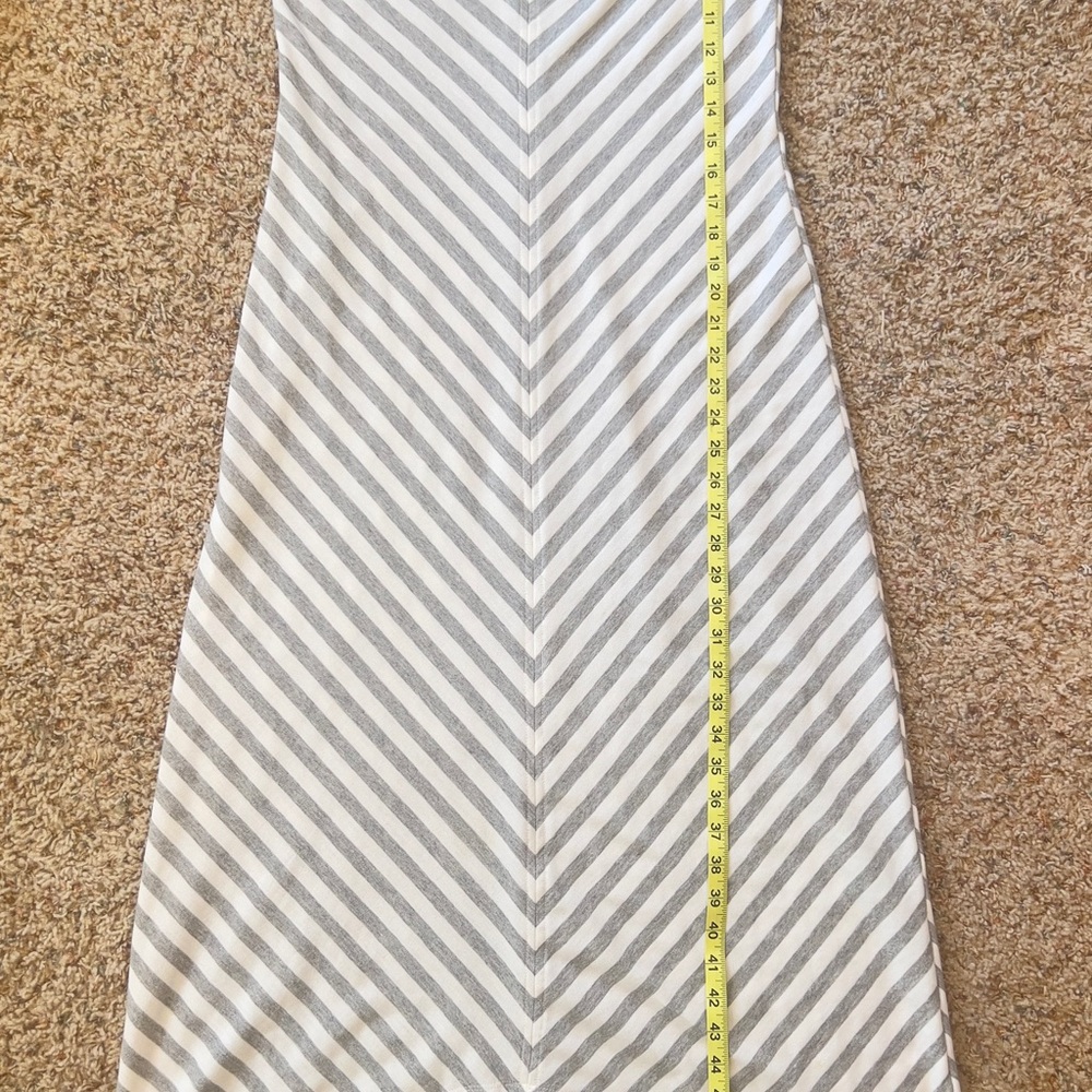 Emma & Michele Gray and White Casual A-line Dress with Flutter Sleeves - Picture 4 of 7